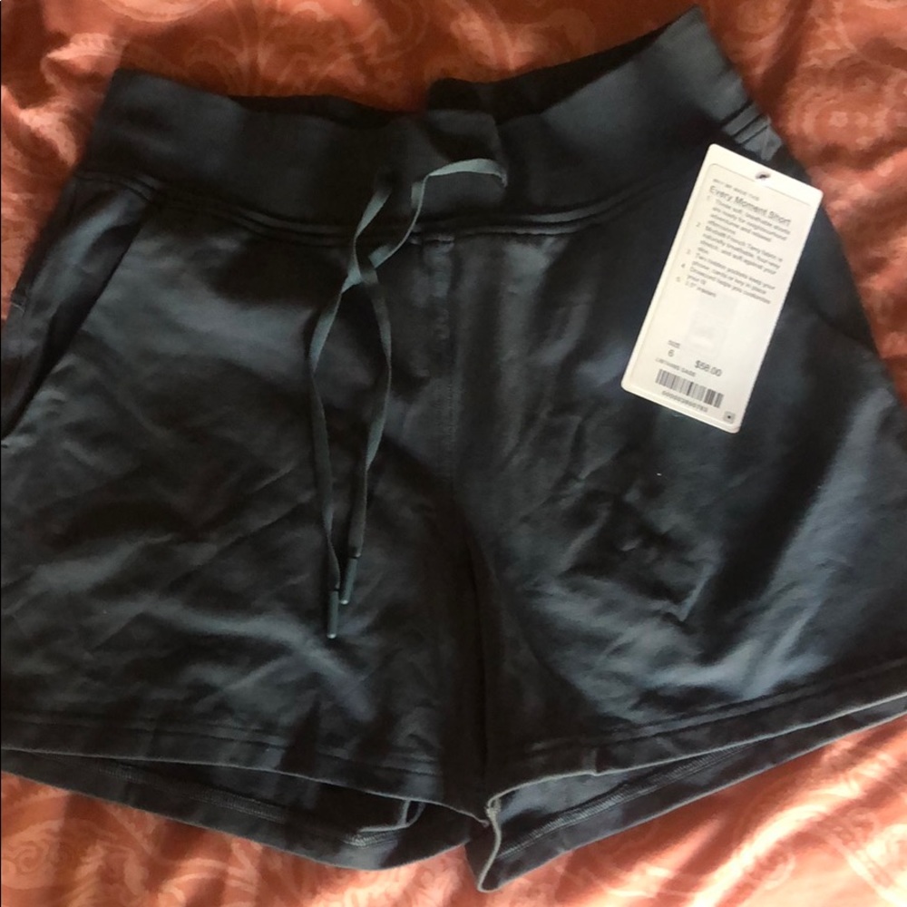 Lululemon 🍋 Every Moment Short 6